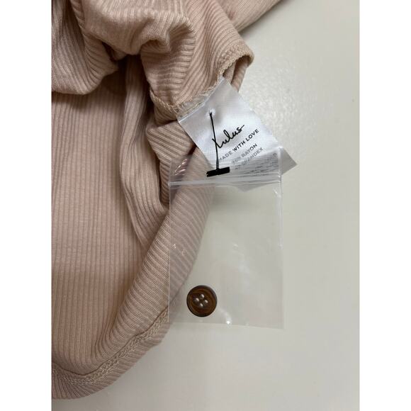 Lulus Simply the Best Beige Short Sleeve Button-Front Tee M NWT - Picture 7 of 8